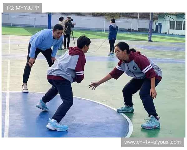 篮球教学在中国初中阶段学生自信建设中的作用，简述中学篮球教学的目的是什么