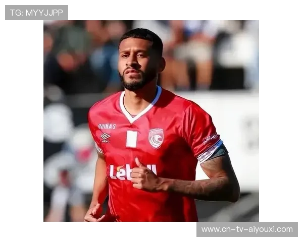 武汉三镇菲尔米诺提前预判，截断传球线路一脚解围